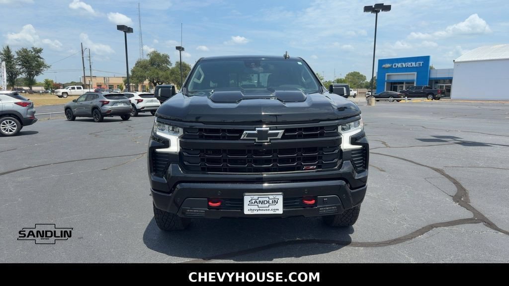 Used 2024 Chevrolet Silverado 1500 LT Trail Boss w/ LT Trail Boss Premium Package AWD/4WD image 3