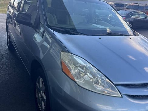 Used 2010 Toyota Sienna LE FWD image 6