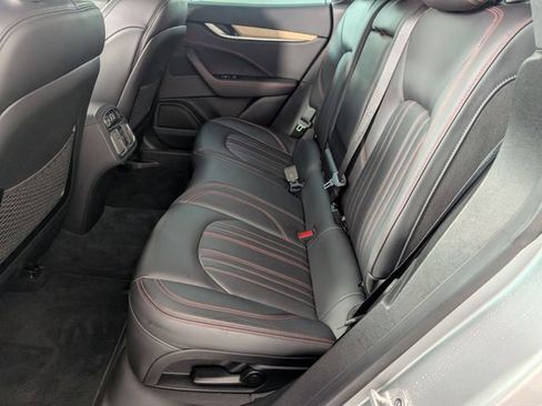 Used 2018 Maserati Levante AWD/4WD image 27