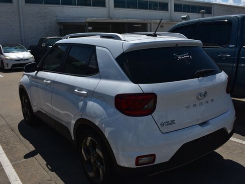 Used 2023 Hyundai Venue SEL FWD image 5