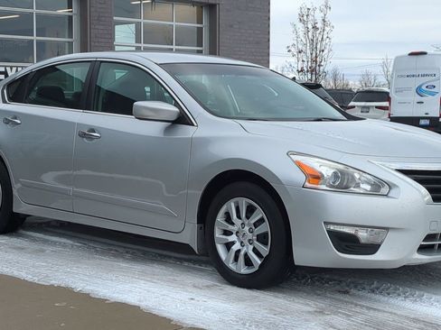Used 2014 Nissan Altima 2.5 S w/ Display Audio Package image 8