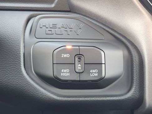 New 2026 RAM 2500 Laramie AWD/4WD image 17