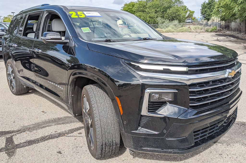 Used 2025 Chevrolet Traverse High Country FWD image 1