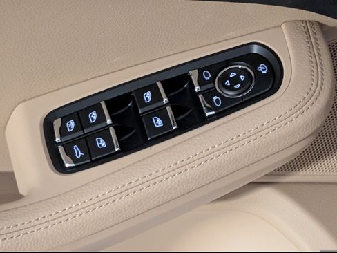 New 2026 Porsche Macan image 22