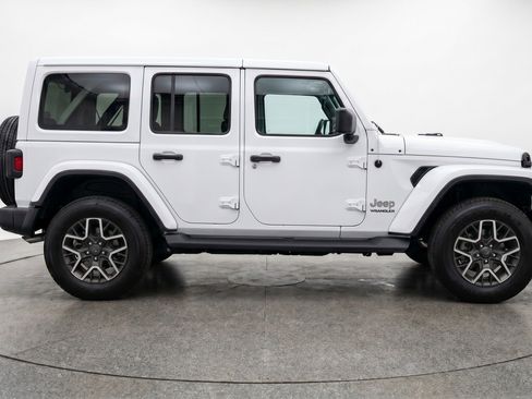 Used 2025 Jeep Wrangler Unlimited Sahara AWD/4WD image 11