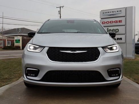 New 2026 Chrysler Pacifica Select image 5