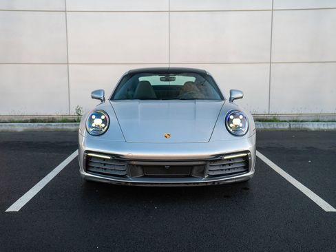Used 2017 Porsche 911 Carrera image 6