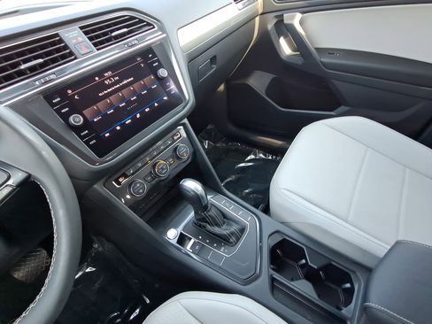 Certified 2021 Volkswagen Tiguan SE image 24