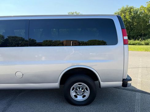 Used 2015 GMC Savana 3500 LT w/ LT Preferred Equipment Group RWD image 44