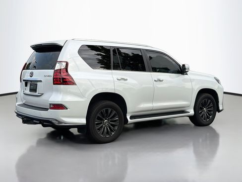 Used 2022 Lexus GX 460 Premium w/ Accessory Package AWD/4WD image 2
