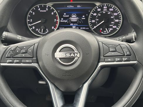 Used 2025 Nissan Sentra SV FWD image 22