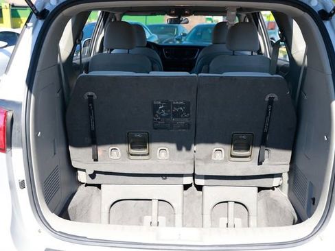 Used 2018 Kia Sedona L image 27