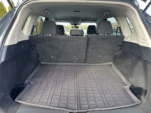 Used 2023 Nissan Rogue S image 34