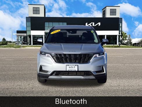 Used 2023 Kia Carnival LX image 4