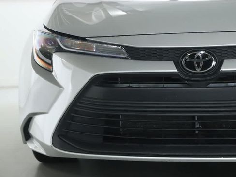 Used 2023 Toyota Corolla LE FWD image 6