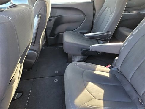 Used 2018 Chrysler Pacifica Touring Plus w/ S Appearance Package image 9