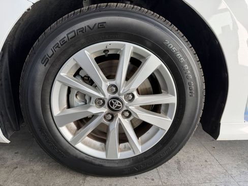 Used 2025 Toyota Camry LE image 29