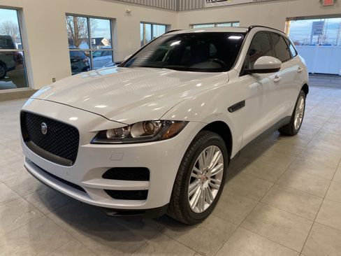 Used 2017 Jaguar F-PACE Premium image 1