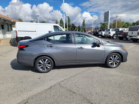Used 2023 Nissan Versa SV image 4