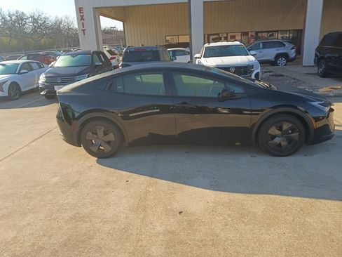 Used 2024 Toyota Prius LE image 7