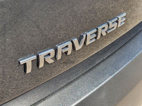 Used 2021 Chevrolet Traverse LT FWD image 29