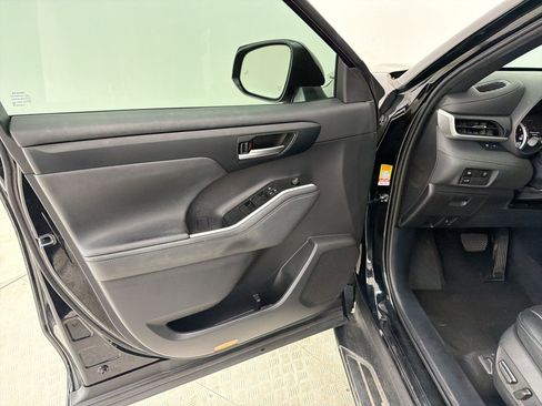 Used 2023 Toyota Highlander XSE image 20