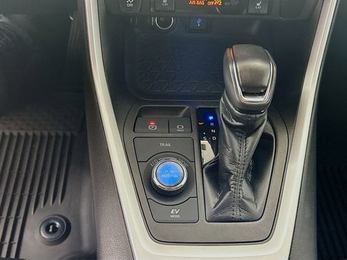 Used 2021 Toyota RAV4 XSE w/ XSE Grade Weather Package AWD/4WD image 17
