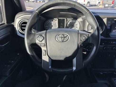 Used 2016 Toyota Tacoma TRD Off-Road image 17