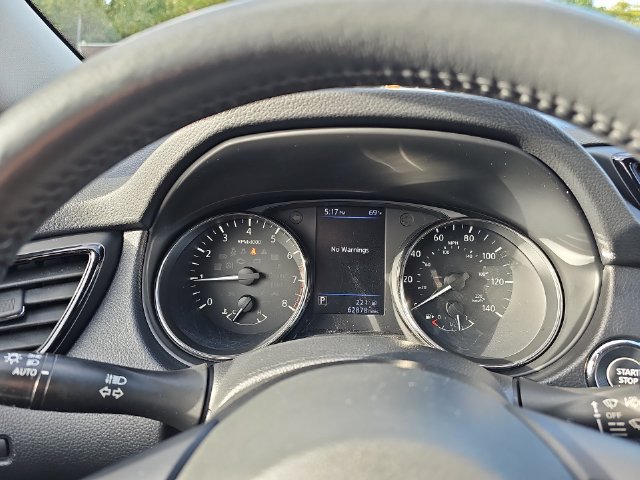 Used 2018 Nissan Rogue SV w/ Premium Package AWD/4WD image 19