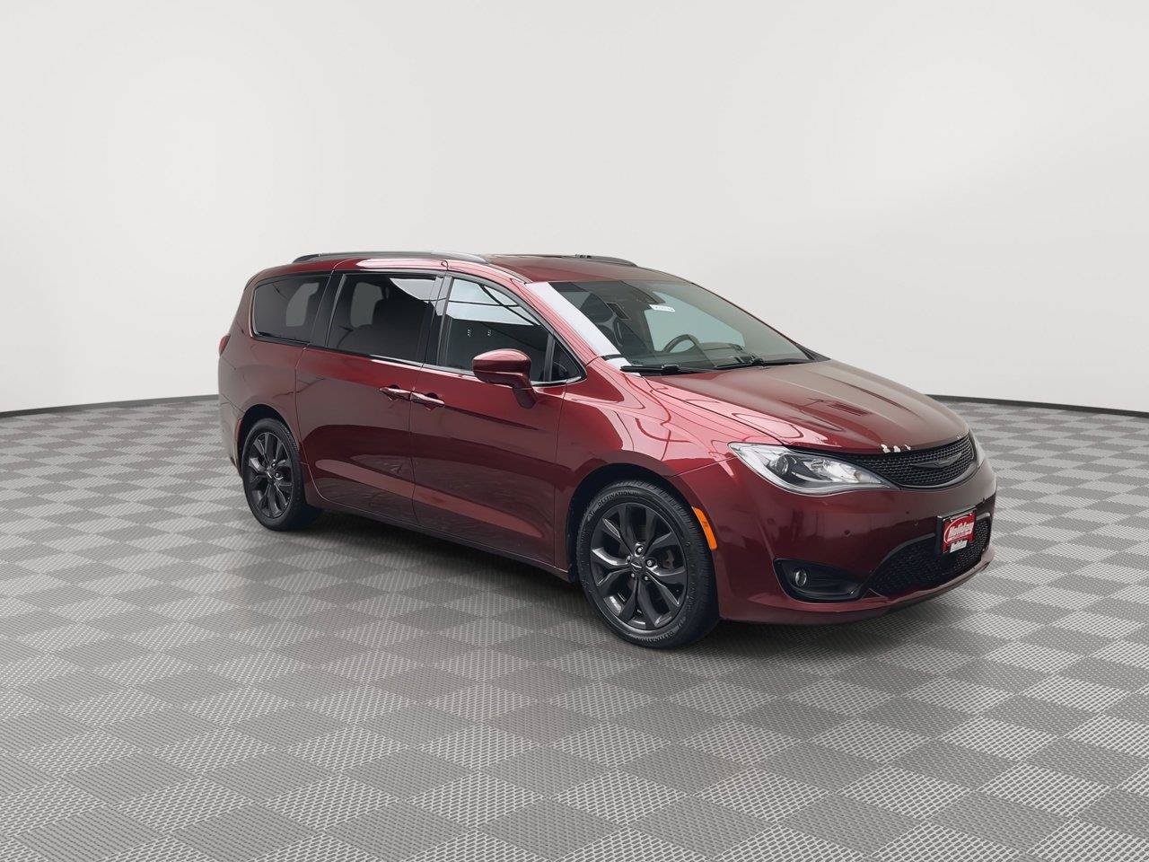 Used 2018 Chrysler Pacifica Touring-L Plus FWD image 34