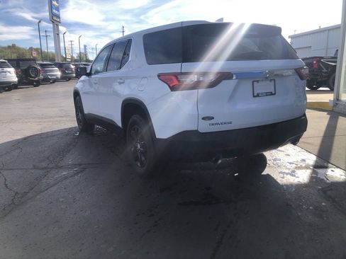 Used 2021 Chevrolet Traverse LS image 6