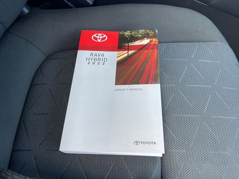 Used 2022 Toyota RAV4 XLE image 28