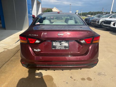 Used 2025 Nissan Altima 2.5 SV FWD image 5