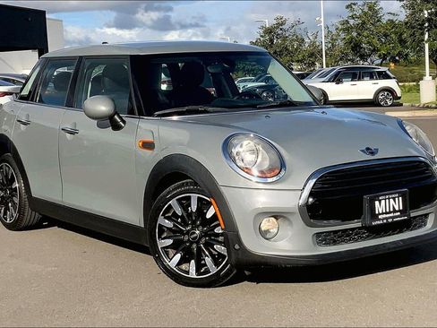 Used 2018 MINI Cooper 4-Door Hardtop image 1