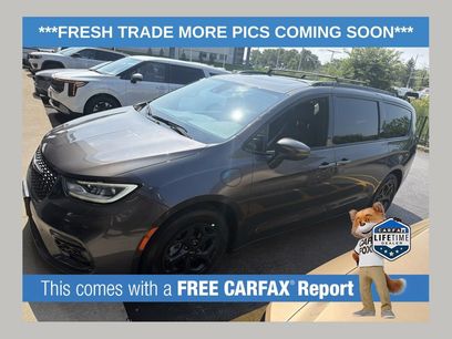 Used 2022 Chrysler Pacifica Limited w/ S Appearance Package