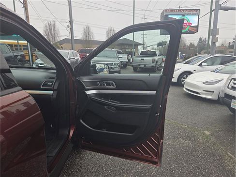 Used 2016 Ford Explorer XLT w/ Equipment Group 202A image 24