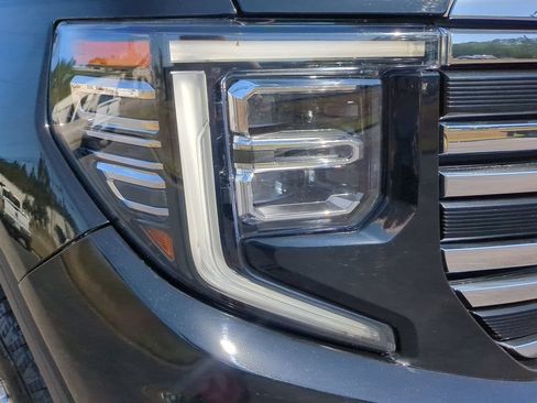Used 2022 GMC Sierra 1500 SLT w/ SLT Convenience Package AWD/4WD image 13