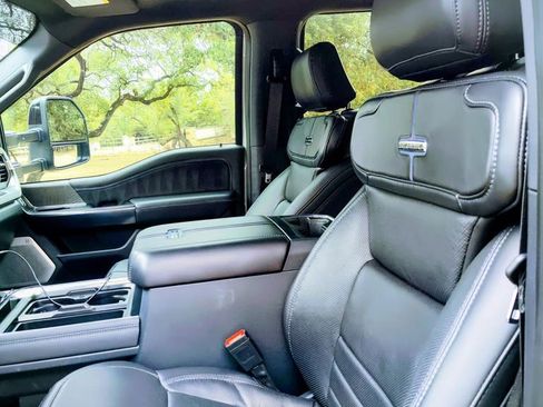 Used 2025 Ford F450 Platinum w/ FX4 Off-Road Package image 5