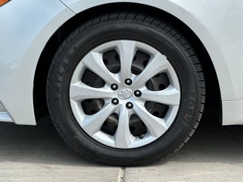 Used 2021 Toyota Corolla LE FWD image 12