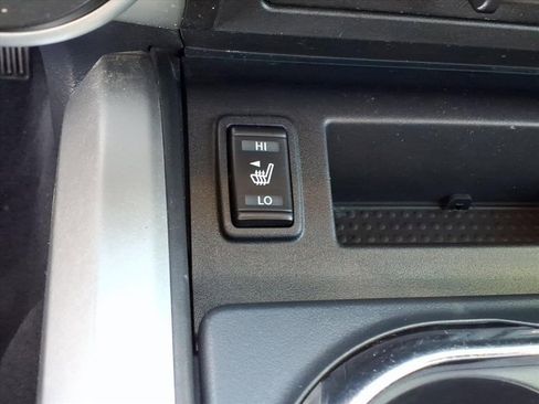 Used 2017 Nissan Titan SV image 27