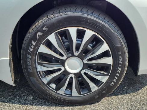 Used 2016 Nissan Sentra S FWD image 29