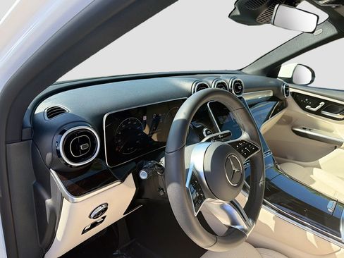 Used 2025 Mercedes-Benz GLC 350e image 26