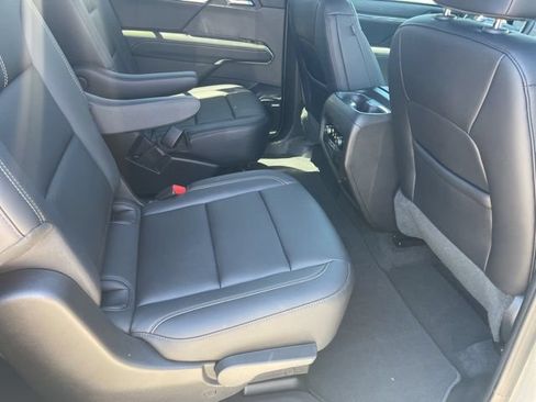 Used 2026 GMC Acadia Elevation w/ Elevation Premium Package FWD image 36