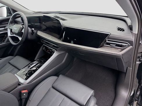 Used 2025 Audi Q5 2.0T Premium Plus w/ Premium Plus image 16