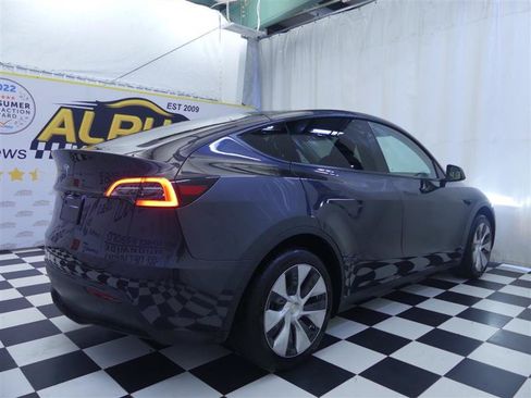 Used 2024 Tesla Model Y 2WD image 6