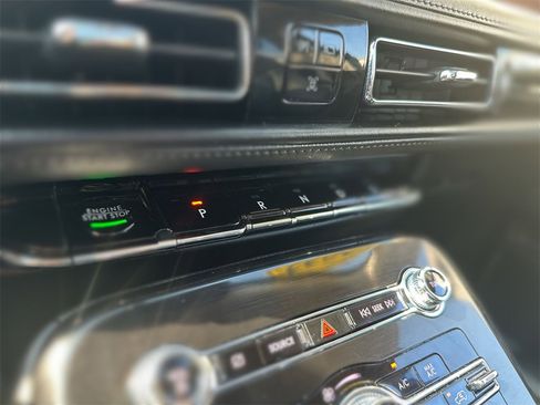 Used 2022 Lincoln Nautilus Reserve image 21