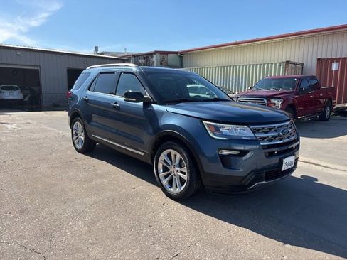 Used 2018 Ford Explorer XLT w/ Equipment Group 202A AWD/4WD image 1