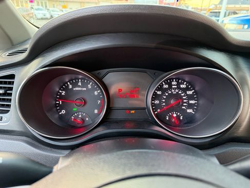 Used 2018 Kia Sedona L image 13