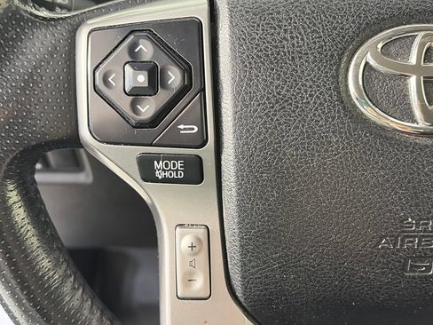 Used 2015 Toyota 4Runner SR5 AWD/4WD image 17