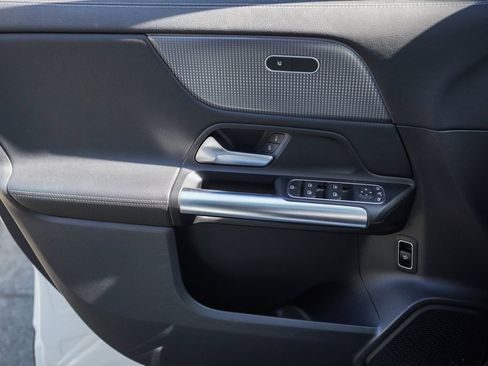 Used 2022 Mercedes-Benz GLA 250 4MATIC image 33